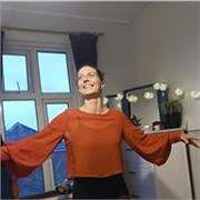 Profesora nativa y experimentada de inglés, encantada de acompañar a personas de todos los niveles y edades en su camino de aprendizaje. (Mándame un Whatsapp y charlamos)