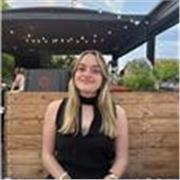 Élève en classe préparatoire, je donne des cours de français. Bilingue en anglais et espagnol. Bon niveau d’italien. 