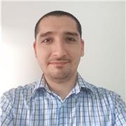 Profesor de Matemática dicta clases en todos los niveles