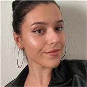 Graduada en Lenguas Modernas (inglés-chino). Titulada en Máster Enseñanza del Español y su Cultura. Clases online