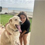 Profesora titulada en magisterio tanto de infantil como de primaria con bastante experiencia en niños