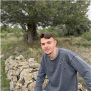 Me defino como una persona trabajadora, responsable con gran empatía y un apasionado de las matemáticas, de la física y la química