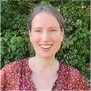 French teacher with 2 years of experience gives tailored and engaging lessons online to beginners, A1 and A2 students
