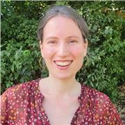French teacher with 2 years of experience gives tailored and engaging lessons online to beginners, A1 and A2 students