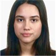 Profesora de diferentes técnicas artísticas como dibujo, pintura y audiovisuales, apta para todas las edades y niveles.