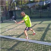 Profesor con título oficial federación catalana de tennis Catalunya ROPEC, nivel de padel 2 para iniciación o amateur. Si quieres