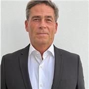Profesor de Administración de empresas con amplia experiencia