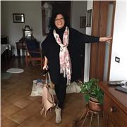 Insegnante per aiuto compiti. Sono un'insegnante di scuola primaria in pensione. Ho 65 anni. 42 anni di insegnamento alle spalle