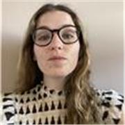 Profesora de inglés, con experiencia con niños a través de voluntariados, y con estudio de cursos escolares fuera de españa
