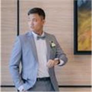 Soy profesor; doy clases de inglés a jóvenes