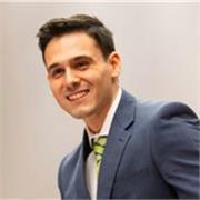 Profesor de ESO, Bachiller e ingeniería multidisciplinar que imparte clases a todos los niveles.