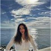 studentessa universitaria offre lezioni di italiano e inglese