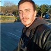 Profesor de Artes Visuales enseña técnicas artísticas para alumnos de diferentes edades