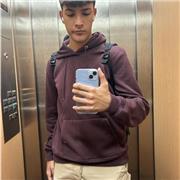 Alumno de segundo de bachillerato de ciencias sociales, con el objetivo de ayudar a los alumnos de la ESO e incluso de 1r de bachi