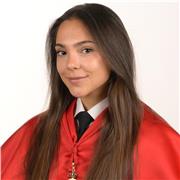 Titulada tanto del Grado de Derecho como del Grado de Ciencias Políticas y Administración Pública.