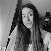 Profesora estudiante con experiencia en dar clases a niños de primaria y secundaria (primer curso)