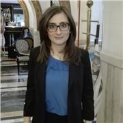 Ricercatrice impartisce lezioni di biologia