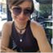 Profesora de inglés graduada en Traducción e Interpretación, amante de la enseñanza y de ver las cosas de otra perspectiva.