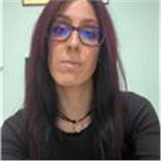 Filóloga inglesa con estudios en traducción con más de 10 años de experiencia en la docencia, imparte clases