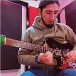 Musico con énfasis en guitarra eléctrica con 10 años de experiencia como interprete y docente de guitarra eléctrica/acústica. Manejando grupos de niños y adultos y clases personalizadas