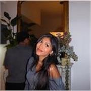 Étudiante en droit déterminer à aider les élèves 