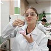 Dou aulas de matemática para alunos do fundamental 1 e 2, ajudando-os com suas dúvidas e explicando a matéria de forma simples