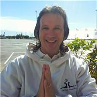 Personal Trainer Yoga Terapeutico da più di Trent'anni specializzato sul Mal di Schiena, Insonnia, Ansia, Gravidanza