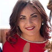 Mi chiamo Lucia, ho 28 anni e sono insegnante di italiano L2, inglese e russo, laureanda magistrale in lingua e cultura italiane per stranieri, offro lezioni di italiano, russo e inglese per discenti di qualsiasi età. Ogni lezione è completamente personal