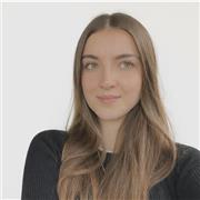 Persona con alto nivel de inglés y años de experiencia impartiendo clases de refuerzo del idioma a personas de todas las edades