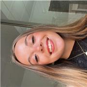 chica titulada en ESO y BACHILLERATO y estudiante de un grado superior de educación infantil semipresencial
