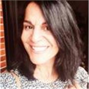 Profesora titulada en Diseño e Ilustración con más de diez años de experiencia. Especializada en técnicas mixtas.c