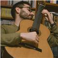 Laureato al conservatorio in chitarra classica impartisce lezioni di chitarra, per tutte le età e livelli