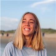 Bailarina profesional de ballet con más de 15 años de experiencia. Con titulación universitaria en Grado de Artes visuales y Danza, cualificada y con  experiencia para impartir clases de ballet.