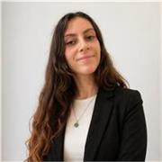 Graduada social especializada en terapia sistémica, comunicación y coaching.