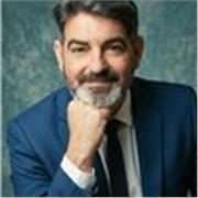 Vocal Coach certificado en Modern vocal Training, especializado en trabajar con todas las edades y niveles