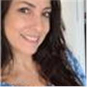 Professora com sólida experiência em aulas individuais e em grupos