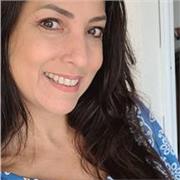 Professora com sólida experiência em aulas individuais e em grupos