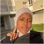 Professeur particulier donne des cours au élèves