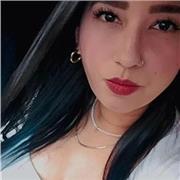 Me defino como una persona responsable, cercana y con vocación por enseñar. Disfruto compartir lo que sé y ayudar a otros