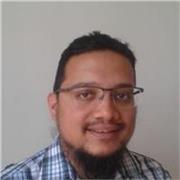 Professeur en ligne donne des cours de FLE aux adolescents et aux adultes.