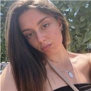 Ragazza diplomata che può aiutare come doposcuola