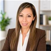 Me defino como una formadora apasionada por el liderazgo. Imparto clases a profesionales, directivos y equipos.