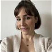 Profesora de inglés, dibujo, fotografía y plástica imparte clases para todas las edades
