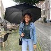 Studentessa di liceo internazionale linguistico, sezione esarca (studio della lingua inglese da 13 anni, studio francese da 10)