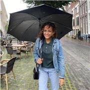 Studentessa di liceo internazionale linguistico, sezione esarca (studio della lingua inglese da 13 anni, studio francese da 10)