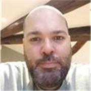 Pianiste et coach propos cours de piano en ligne pour tous niveaux, entre 7 et 77ans. Style classique jazz ou variété