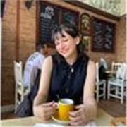 Joven trabajadora con experiencia docente de arte e inglés 