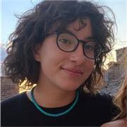 Studentessa universitaria con diploma di maturità classica impartisce lezioni di latino