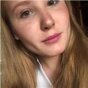 Madrelingua russa offre la disponibilità di ripetizioni e traduzioni