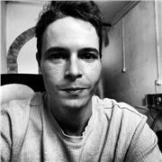 Soy profesor de Comunicación Audiovisual e Imagen y Sonido. Tengo el graduado y el máster de Comunicación Audiovisual.